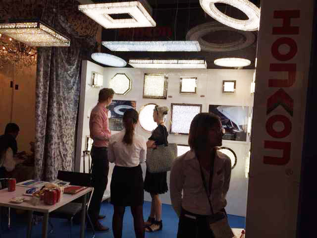 星耀万家，舞动中国—平博pinnacle体育平台照明闪耀香港展